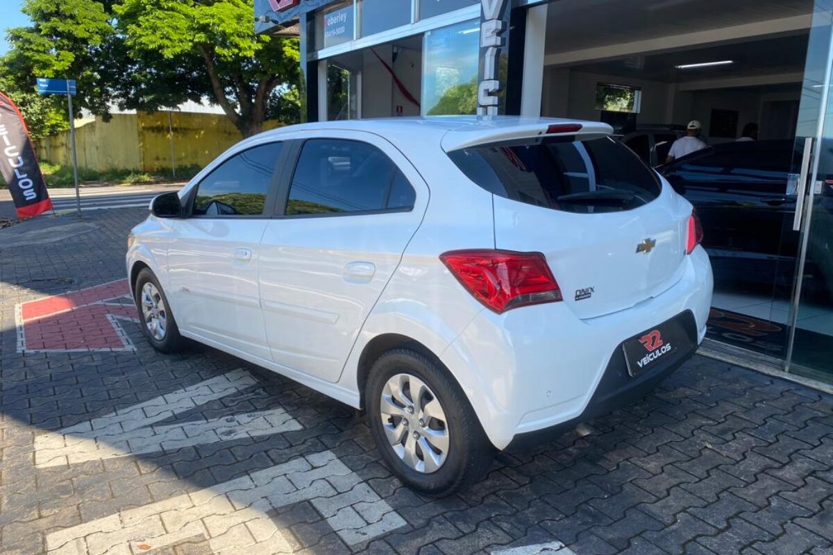 CHEVROLET-ONIX-LT-1.0-COMPLETO-FLEX-BRANCO-MANUAL-2019-2019 (3)