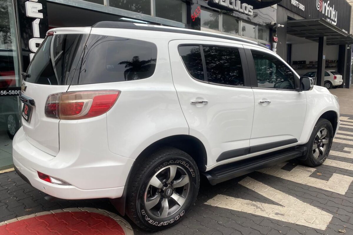 CHEVROLET-TRAILBLAZER-LTZ-3.6-V6-AUTOMÁTICA-7-LUGARES-DIESEL-BRANCA-2015-2015 (12)