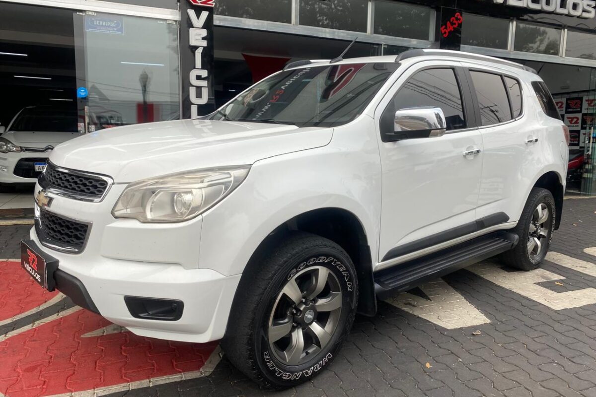 CHEVROLET-TRAILBLAZER-LTZ-3.6-V6-AUTOMÁTICA-7-LUGARES-DIESEL-BRANCA-2015-2015 (2)