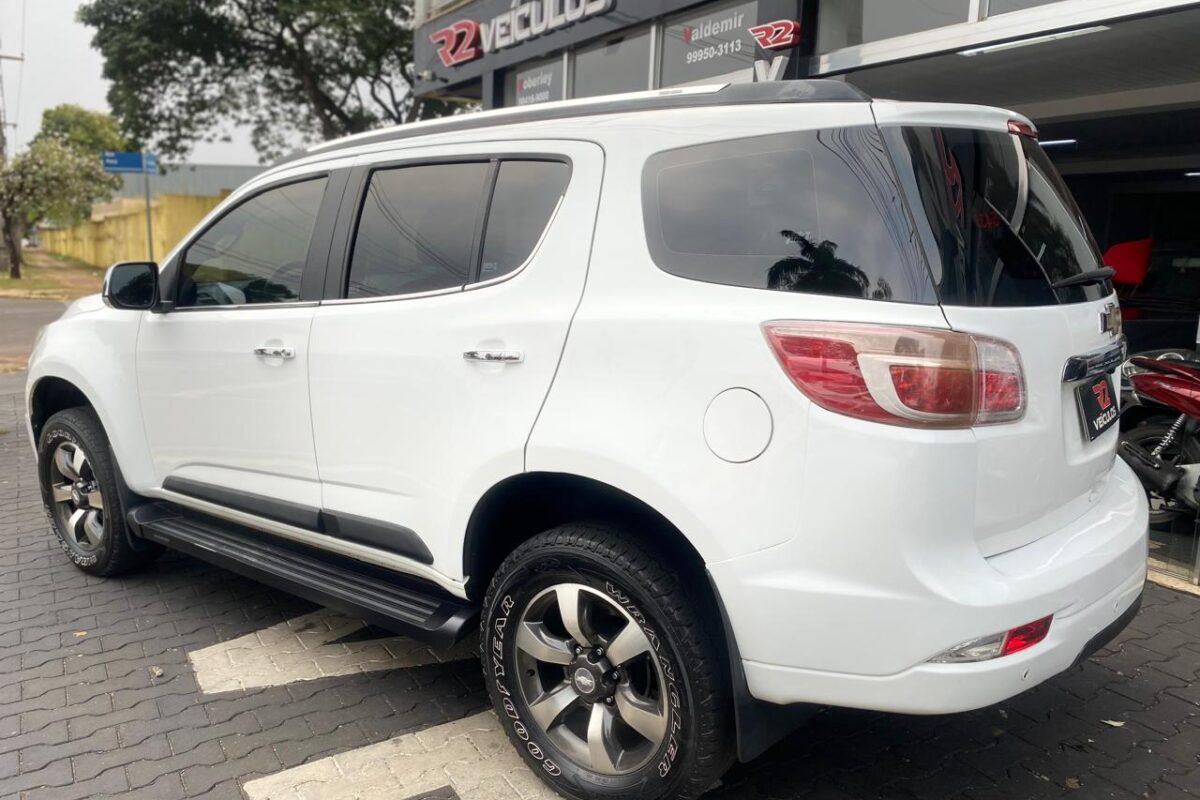 CHEVROLET-TRAILBLAZER-LTZ-3.6-V6-AUTOMÁTICA-7-LUGARES-DIESEL-BRANCA-2015-2015 (3)