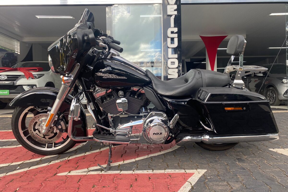 Harley David. Street Glide FLHX 1800CC 2013 Preta (1)