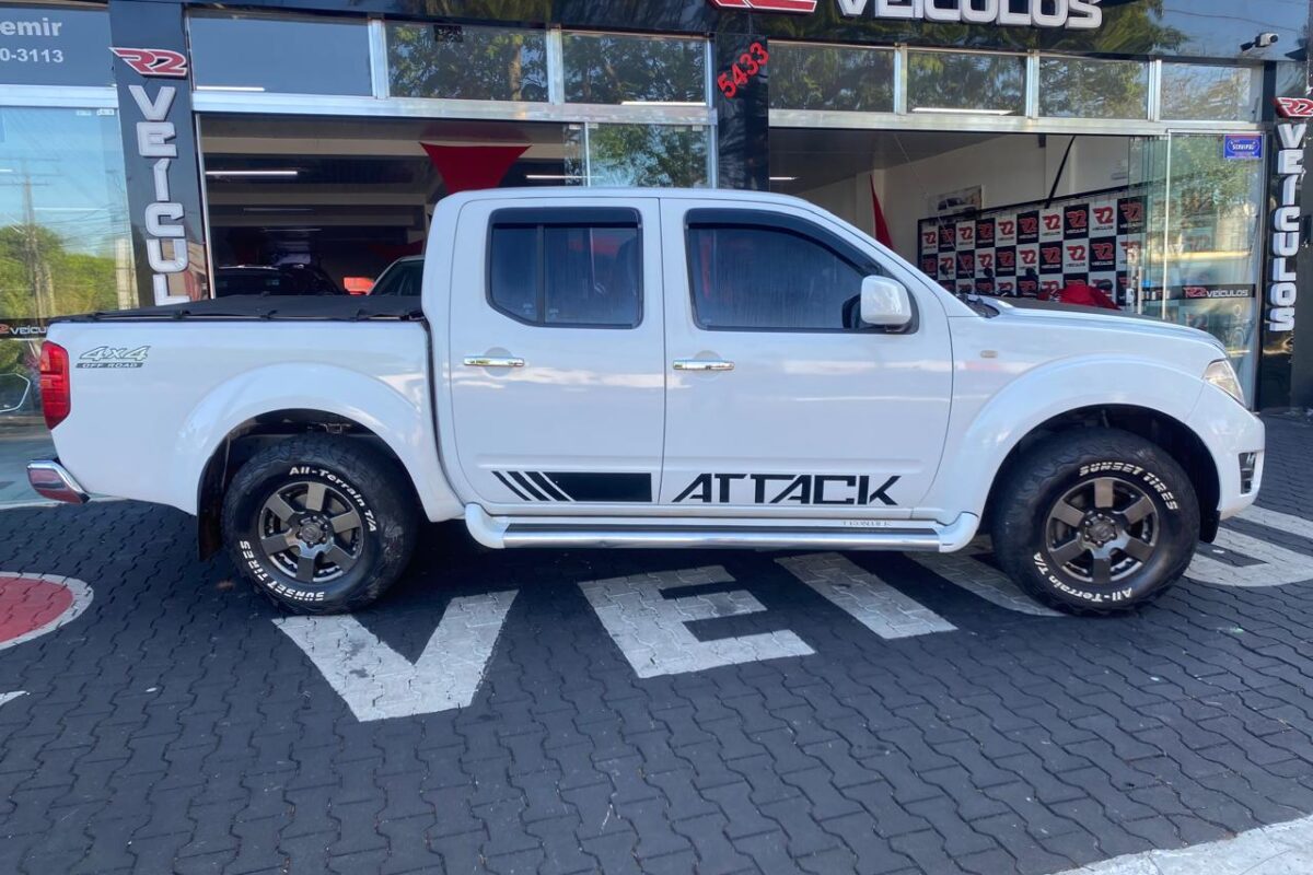 NISSAN-FRONTIER-S-CD-4X4-2.5-TB-DIESEL-COMPLETA-MANUAL-BRANCA-2014-2015 (8)