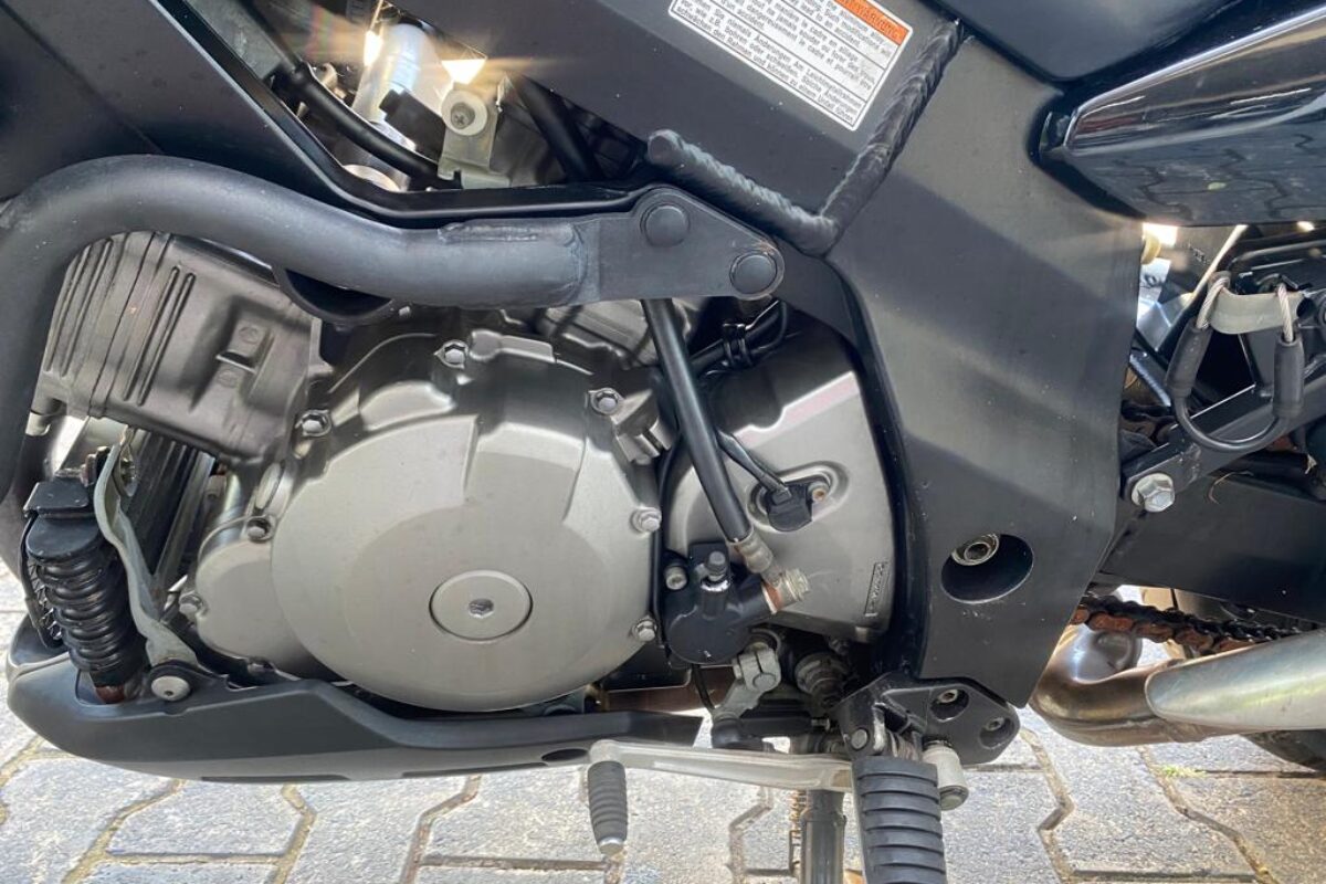 SUZUKI-DL-1000-V-STROM-2005-2006-PRETA (14)