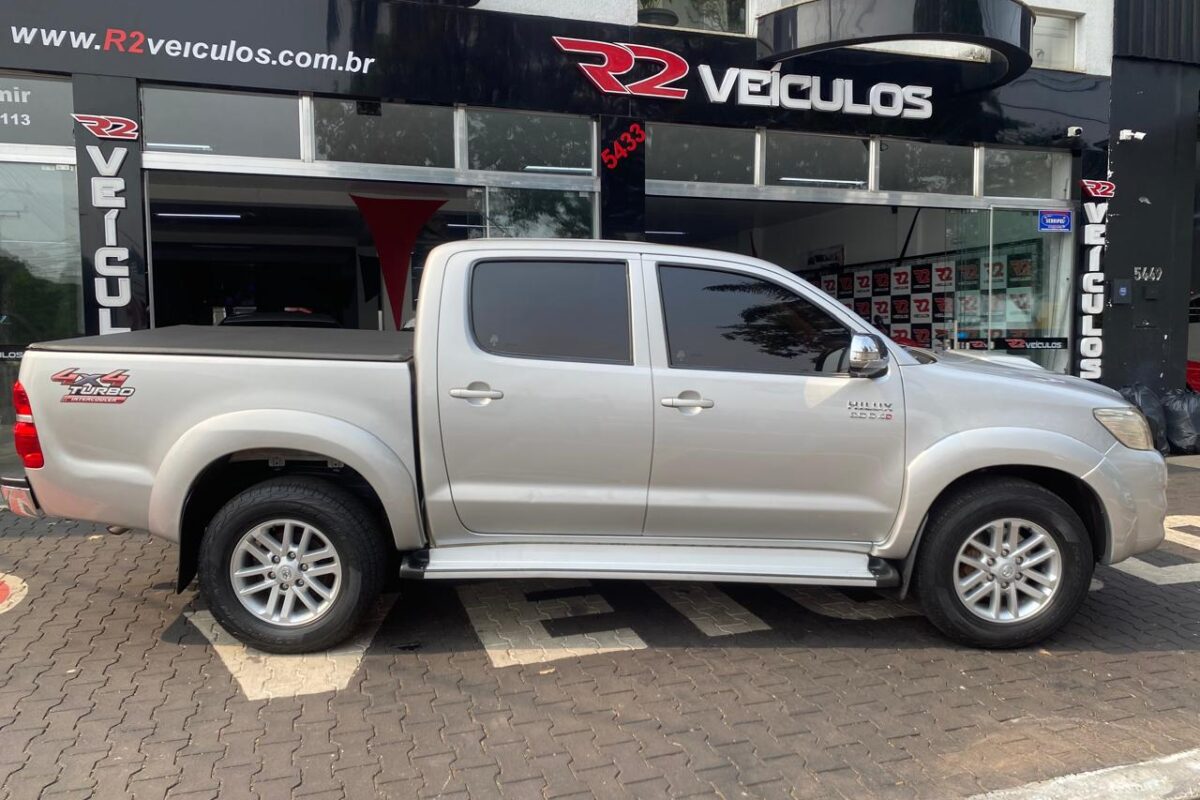 TOYOTA-HILUX-CD-SRV-4X4-D4-D-3.0-TDI-DIESEL-COMPLETA-AUTOMÁTICA-PRATA-2012-2013 (10)