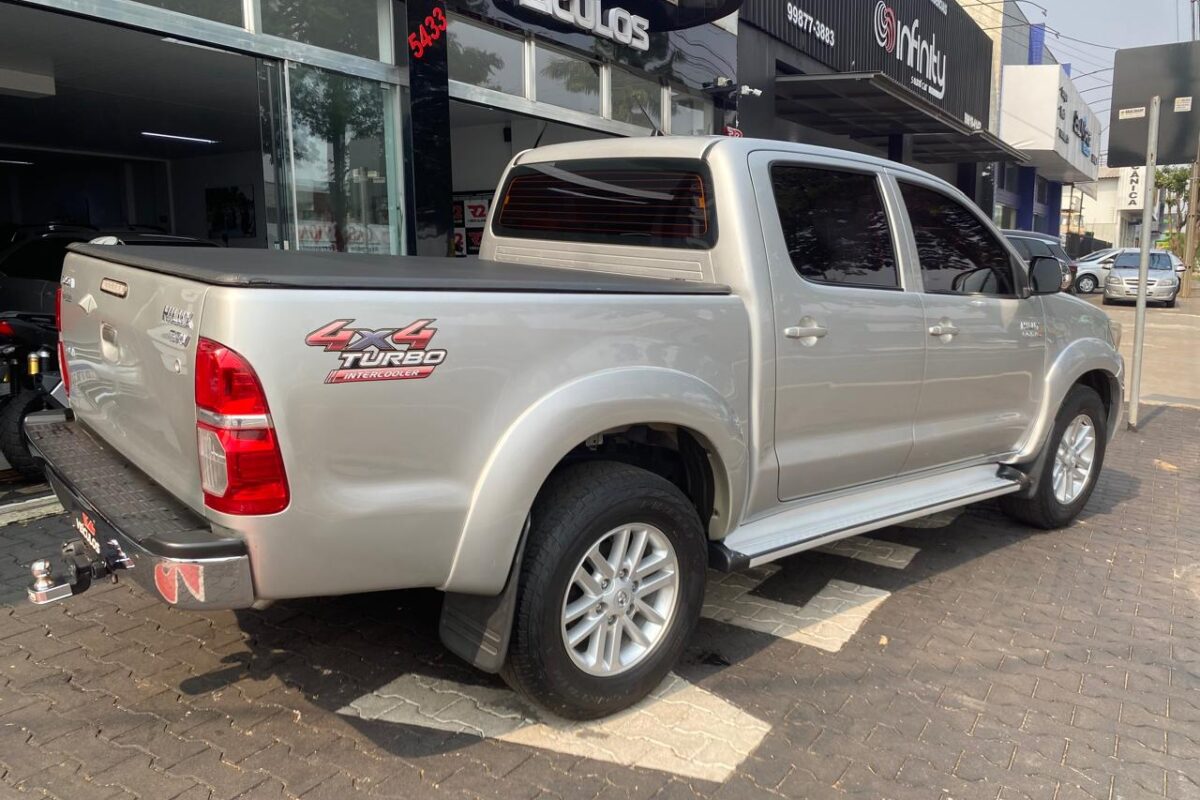 TOYOTA-HILUX-CD-SRV-4X4-D4-D-3.0-TDI-DIESEL-COMPLETA-AUTOMÁTICA-PRATA-2012-2013 (11)