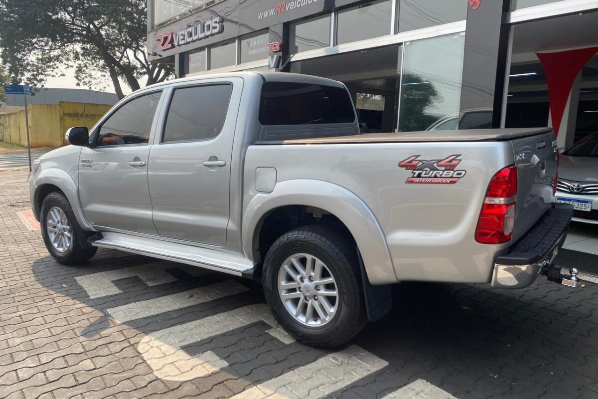 TOYOTA-HILUX-CD-SRV-4X4-D4-D-3.0-TDI-DIESEL-COMPLETA-AUTOMÁTICA-PRATA-2012-2013 (12)