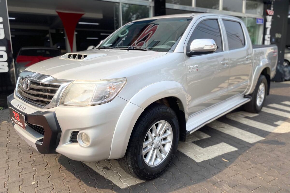 TOYOTA-HILUX-CD-SRV-4X4-D4-D-3.0-TDI-DIESEL-COMPLETA-AUTOMÁTICA-PRATA-2012-2013 (2)