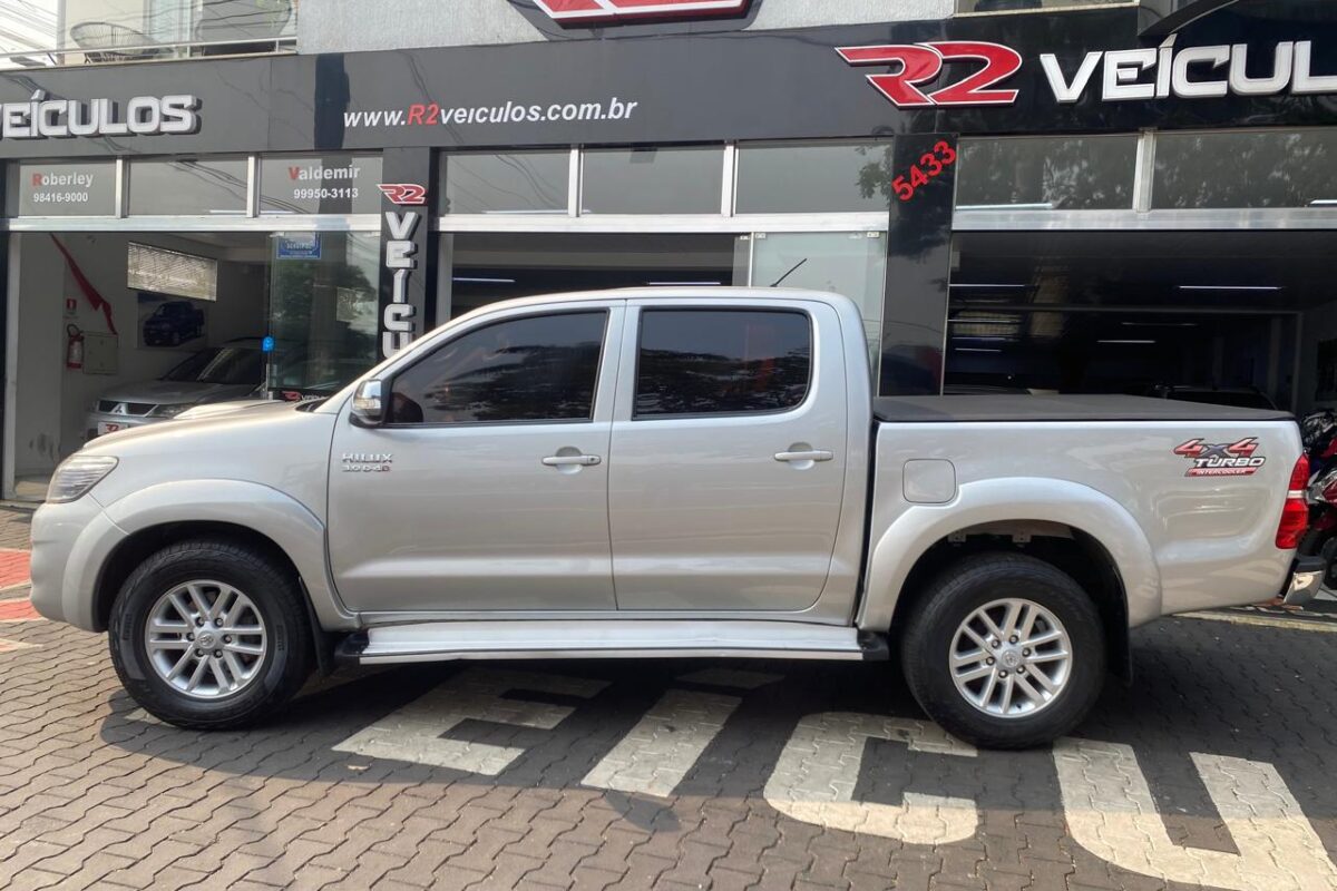 TOYOTA-HILUX-CD-SRV-4X4-D4-D-3.0-TDI-DIESEL-COMPLETA-AUTOMÁTICA-PRATA-2012-2013 (3)