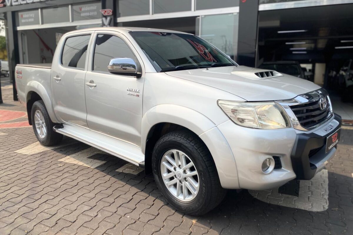 TOYOTA-HILUX-CD-SRV-4X4-D4-D-3.0-TDI-DIESEL-COMPLETA-AUTOMÁTICA-PRATA-2012-2013 (9)