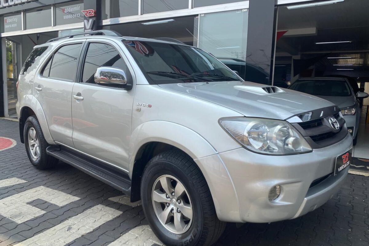 TOYOTA-HILUX-SW4-SRV-4X4-D4-D-3.0-TDI-DIESEL-AUTOMÁTICA-COMPLETA-PRATA-2007-2008 (7)