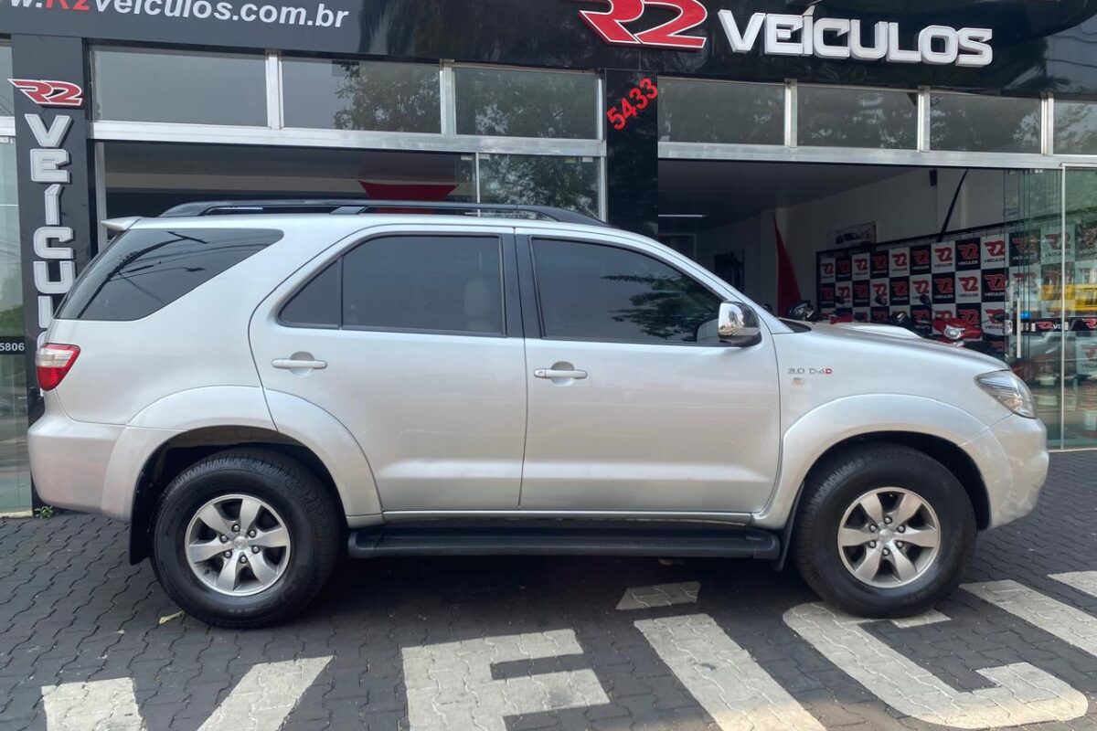 TOYOTA-HILUX-SW4-SRV-4X4-D4-D-3.0-TDI-DIESEL-AUTOMÁTICA-COMPLETA-PRATA-2007-2008 (8)